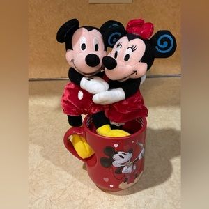 Disney: Mickey & Minnie hugging plush/ and heart shaped ceramic handle mug set.